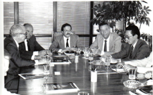 01.09.89 - Apresentação do II Diagnóstico Mineiro Carlos Alberto Teixeira de Oliveira entre Maurício Roscoe, José Alencar Gomes da Silva, Lúcio Assumpção e Riuiti Kanadani