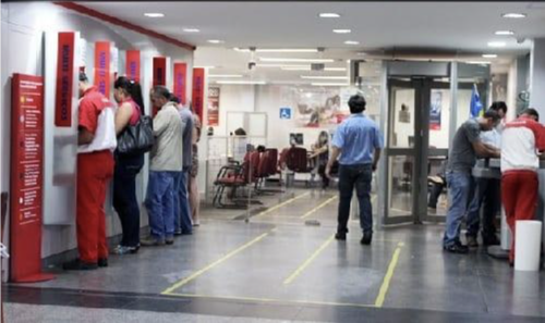 O banco da esquina virou aplicativo