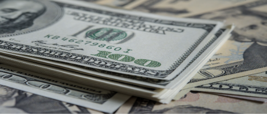 Gastos de brasileiros no exterior atingem maior nível em 11 anos e refletem dólar mais barato